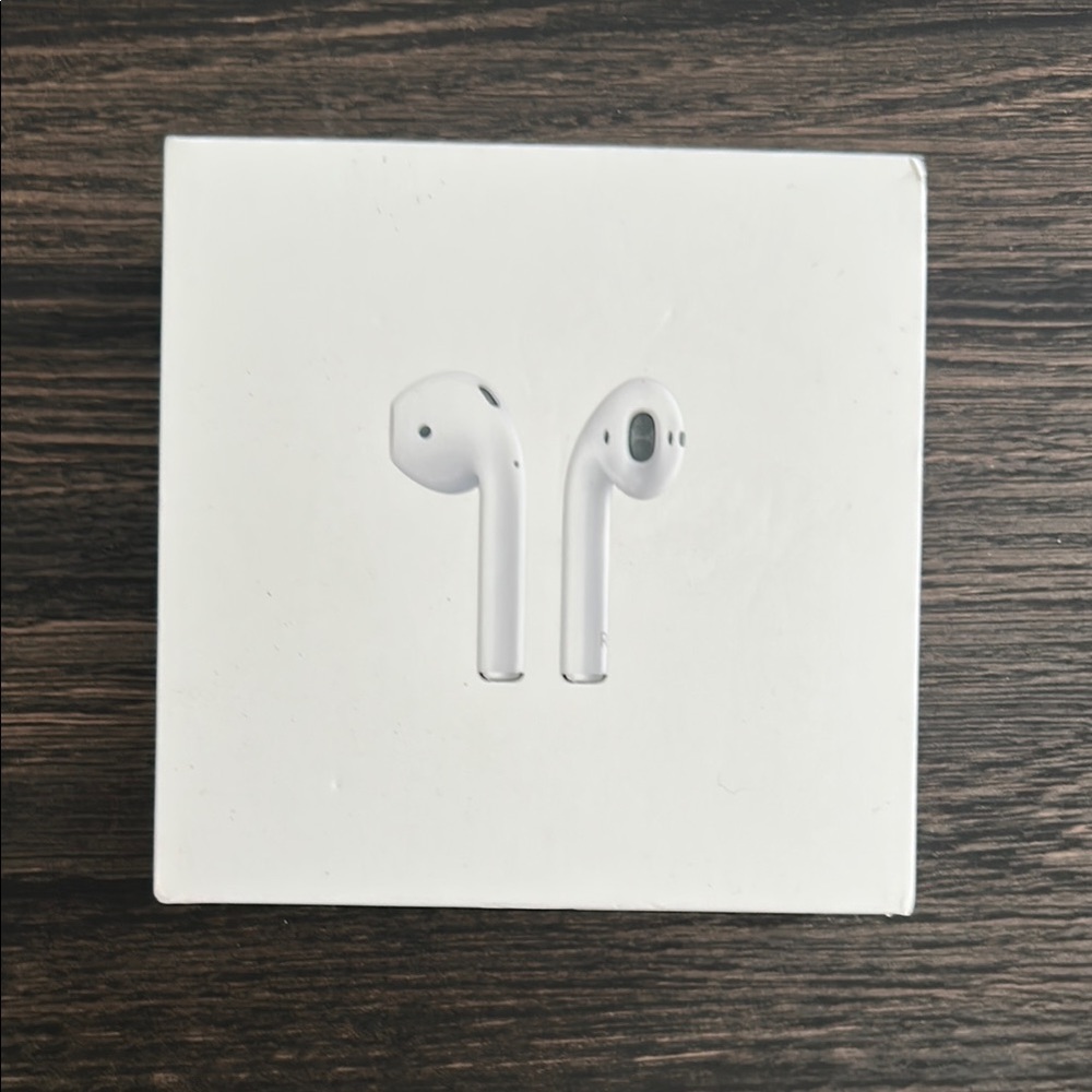 Apple AirPods in Classic White